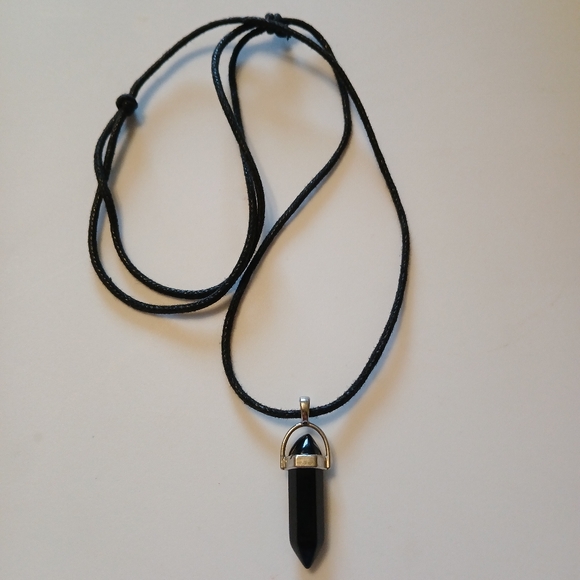 Women's Black Hexagonal Column Pointed Pendant Bohemian Fashion Necklace - Picture 1 of 4